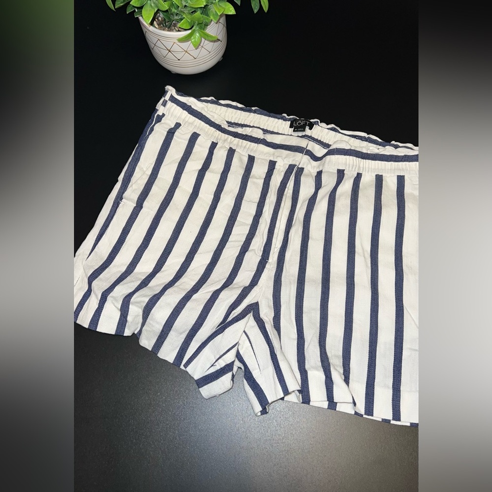 Ann Taylor Loft Blue & White Striped Chino Shorts Size 10 EUC